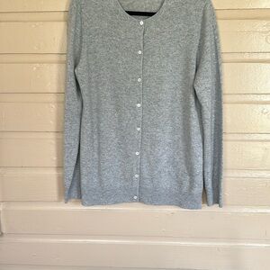 Gray buttons Cashmere Sweater with Round Neckline